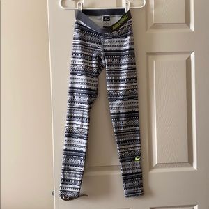 Never worn Nike pro leggings